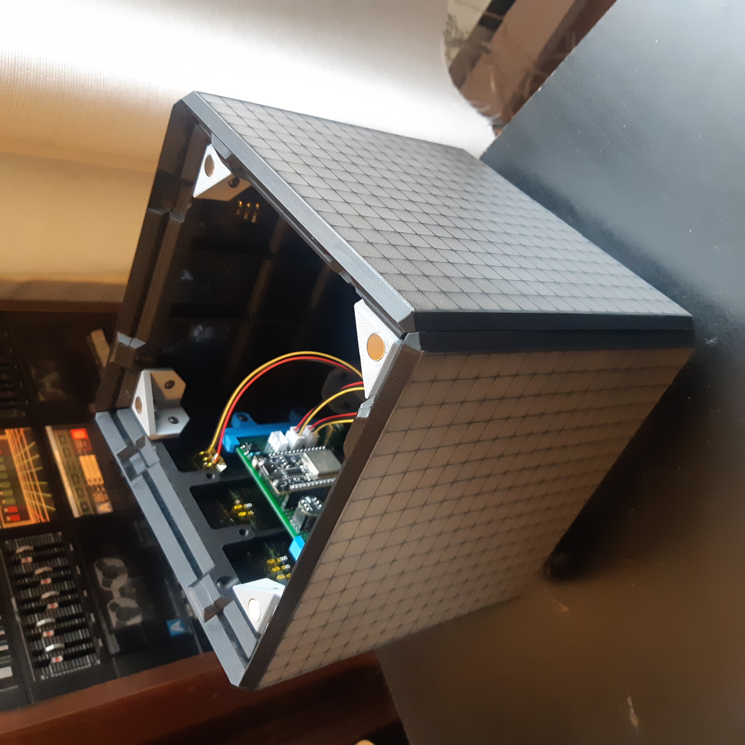 The cube without the top panel The cube without the top panel